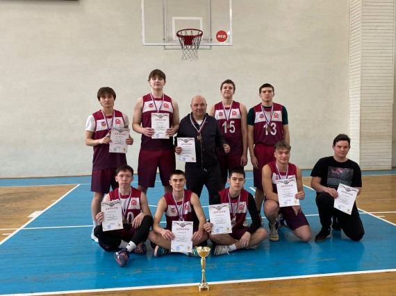 Сборная Барнаульского кооперативного техникума – победитель Первенства города Барнаула по баскетболу среди юношей