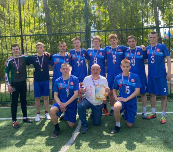 Сборная Барнаульского кооперативного техникума – бронзовый призер соревнований по мини-футболу