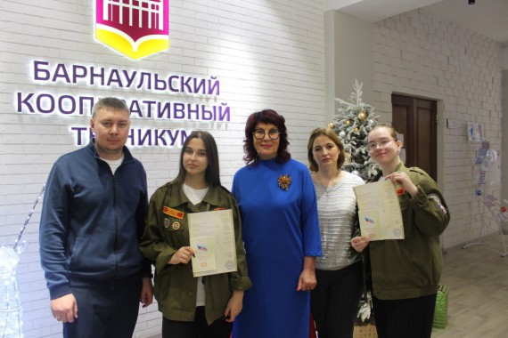 Бойцам Студенческого сервисного отряда &laquo;Океан&raquo; вручены свидетельства о присвоении профессии &laquo;Официант&raquo;